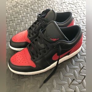 Air Jordan 1 Retro Low Sz 10 black red white